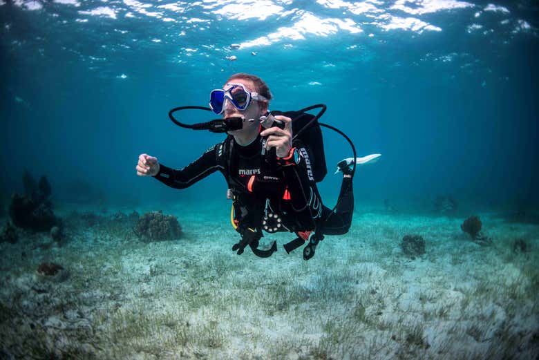 Disfrutando del bautismo de buceo en Cala'n Bosch