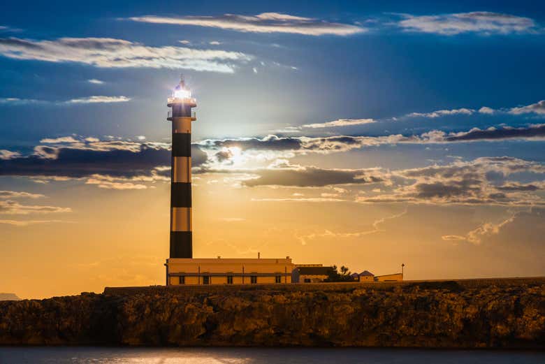 Atardecer sobre el faro de Cap d’Artrutx