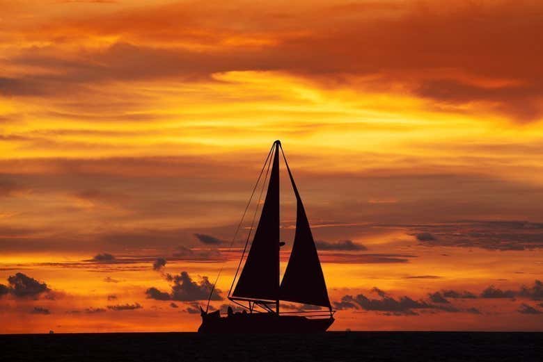 Disfrutando del atardecer en el velero