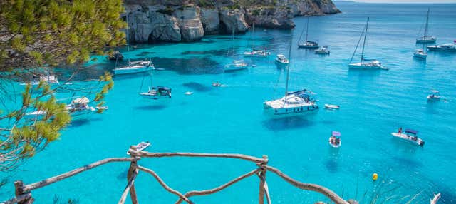 Paseo en catamarán por el norte de Menorca