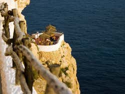 Salir de fiesta en Menorca, Cuevas Xoroi